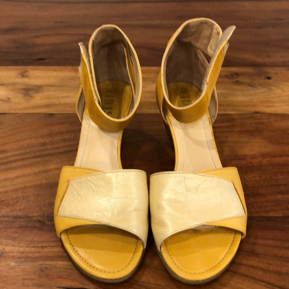 Fidji two-tone Leather Sandals. Size 40